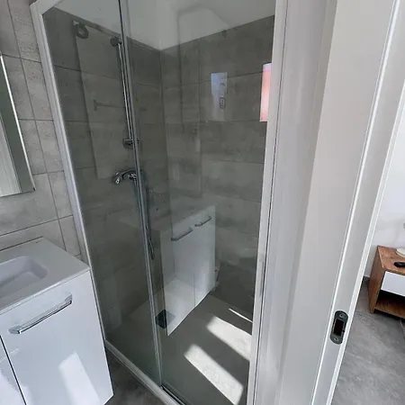 Daire Avec Piscines 2km - St-cyprien - *
